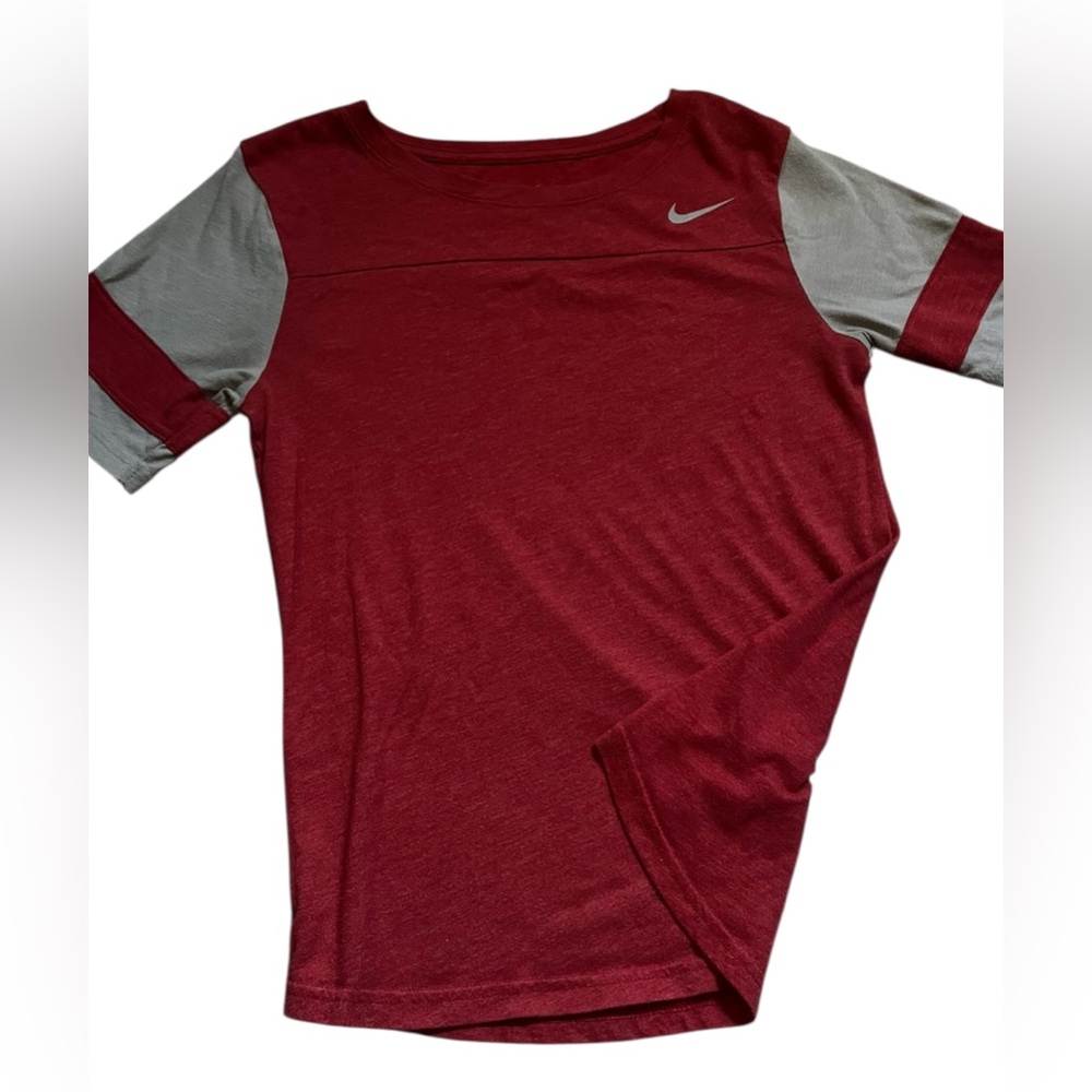 Nike Red/Gray stadium fan top! Size woman’s Small! NWOT/EUC🔥🔥